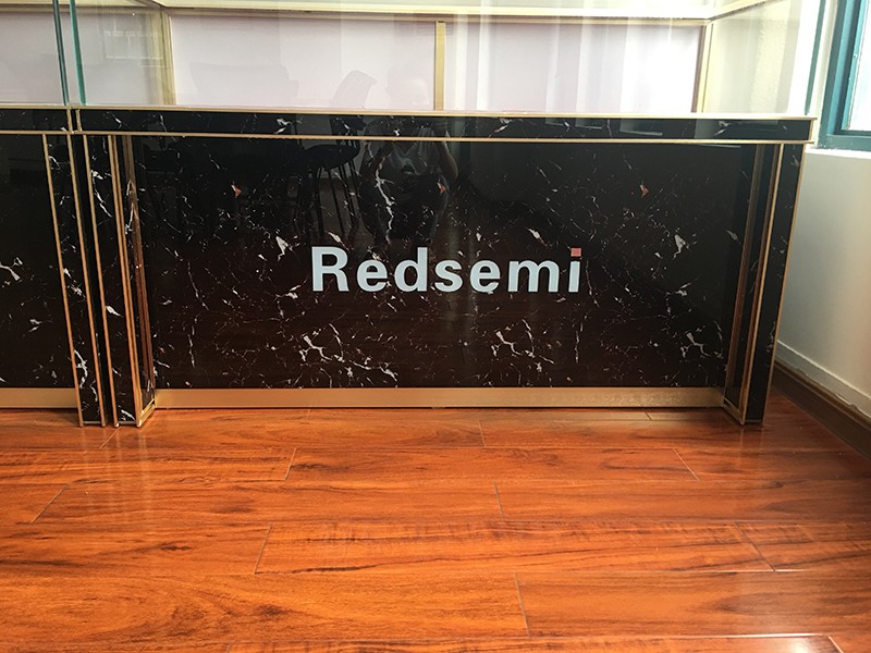 Redsemi玻璃精品展示柜—鴻鈦展示